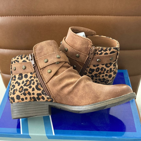 NWB Ankle Boots- Size 6 - Picture 11 of 12